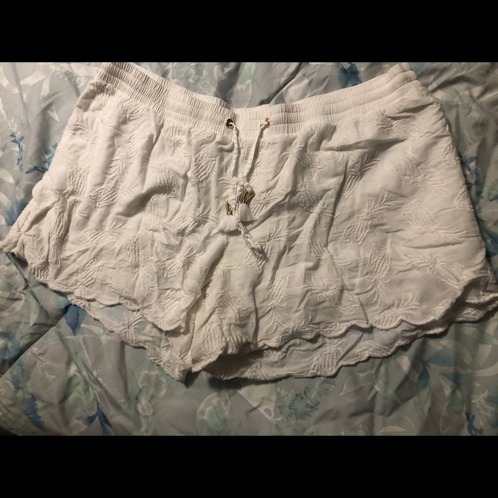 Lilly Pulitzer XL white shorts